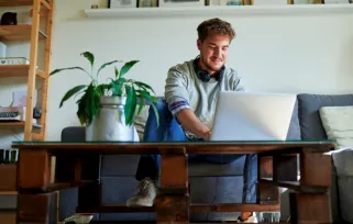 How to Organize Resume Sections: 5 Must-Have Sections & Tips