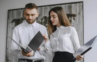 Office Romance Isn&rsquo;t Dead: How Connection, Trust, and Managers Shape Work in 2026