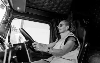 The 10 Best Courier and Trucking Companies Hiring New Drivers
