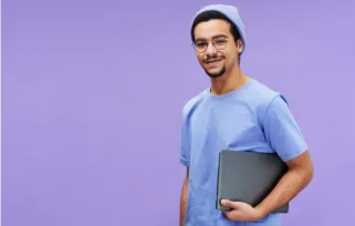 Extracurricular Activities for Resumes: 10+ Examples & How to Include Them